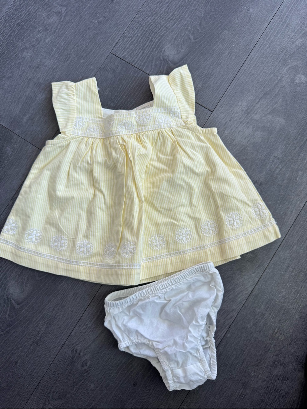 NWOT OshKosh Yellow Outfit 0-3 Months